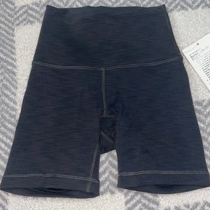 Lululemon Wunder Train HR short 6in size 0